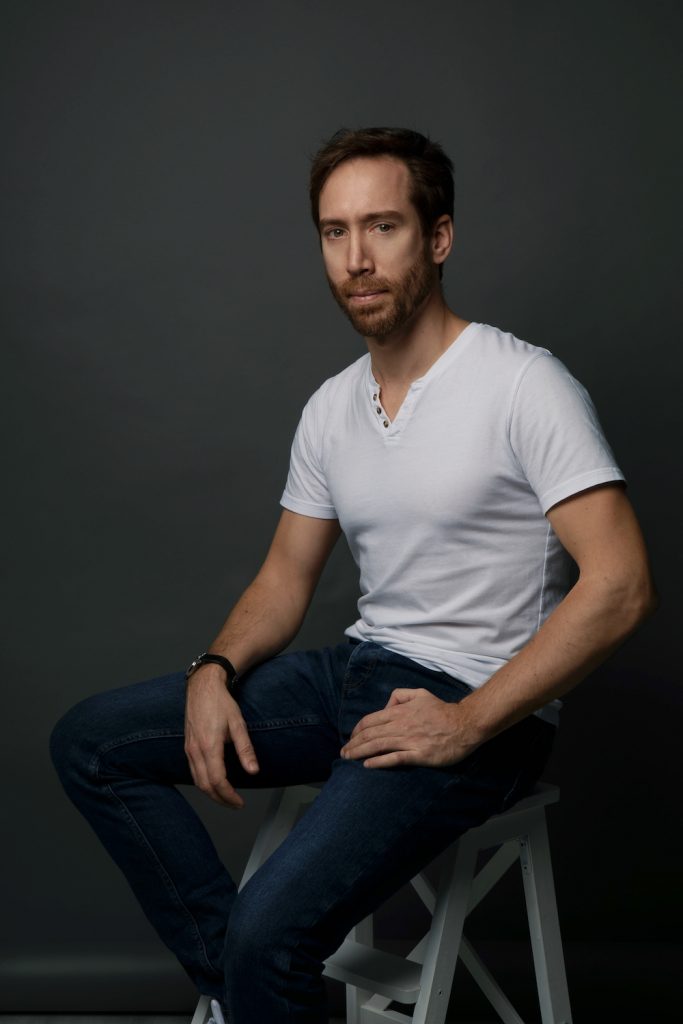 Photographe-portrait-homme-exterieur-Paris-photo-portraitiste