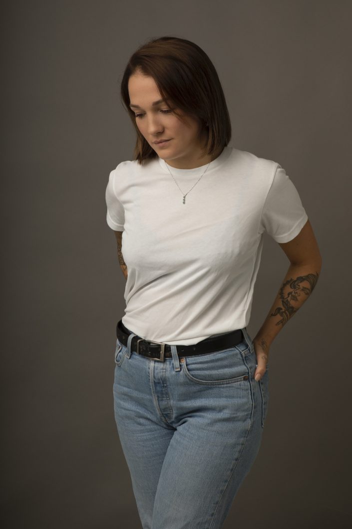 portrait-femme-tatouée-studio-photo-photographe