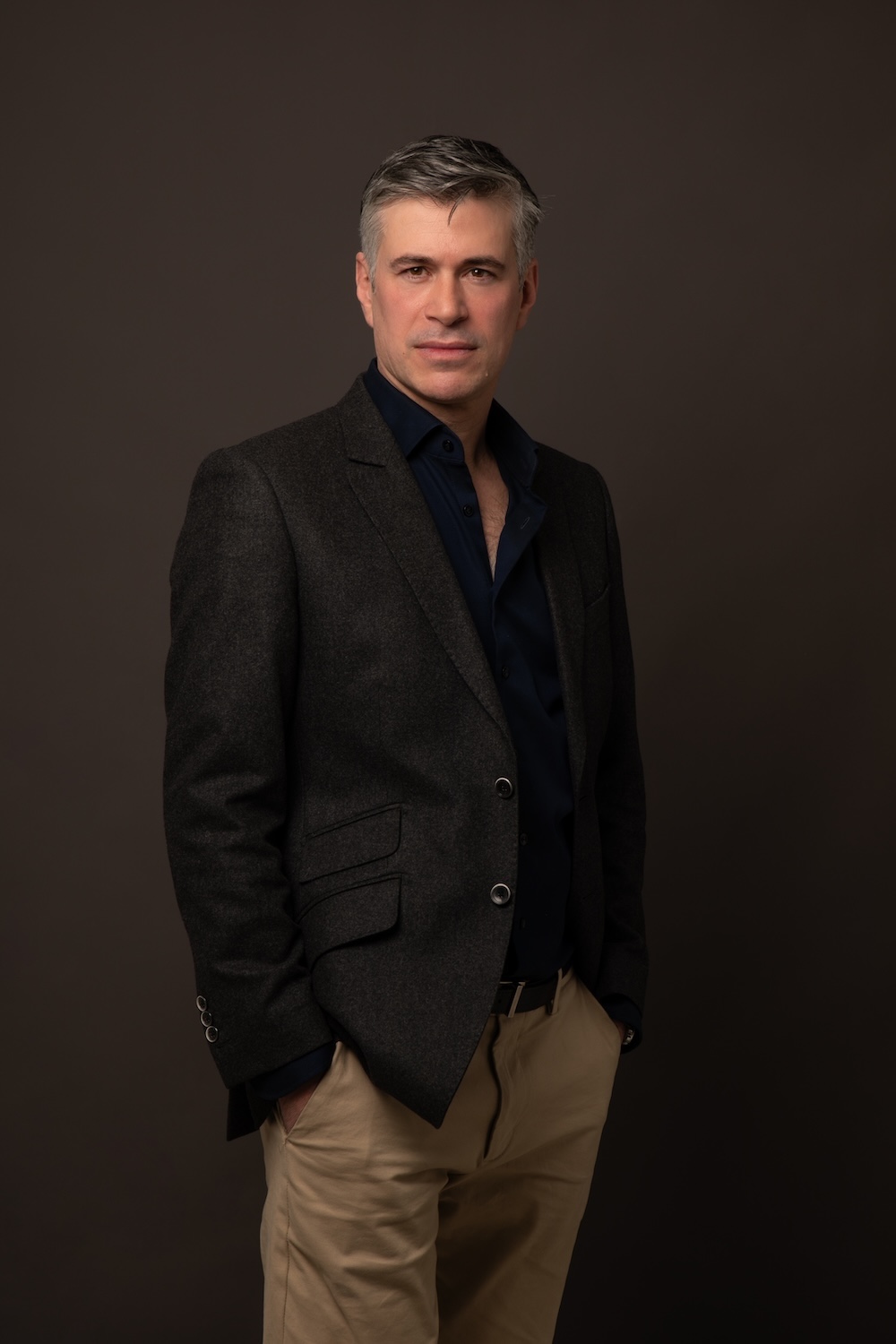 Portrait corporate d’un homme en studio photo à Paris